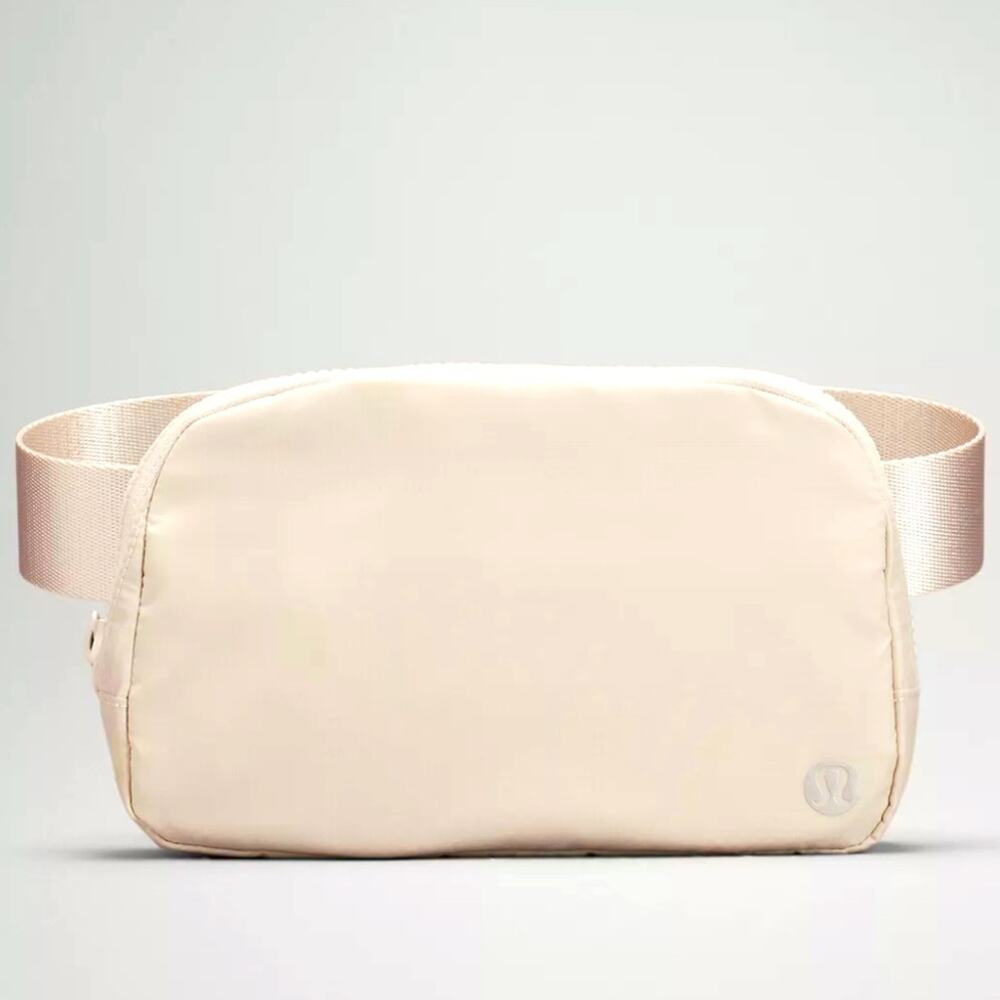 NWT LULULEMON EVERYWHERE BELT BAG WHITE OPAL